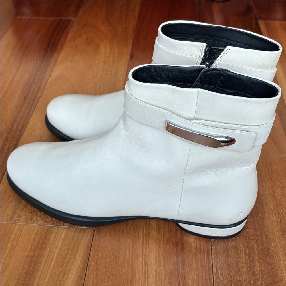 NWOT Ecco leather boots - Picture 4 of 9
